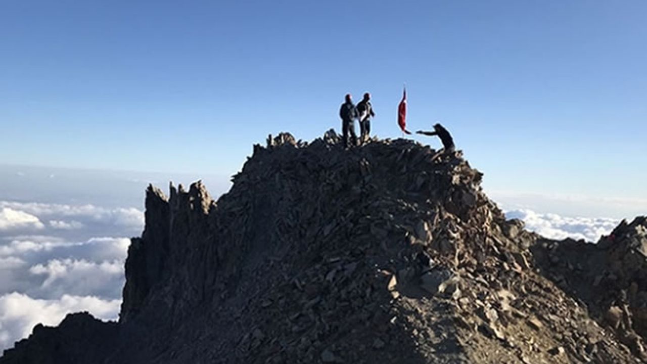 Erciyes Dağı'nda tarifeli zirve tırmanışı düzenleniyor