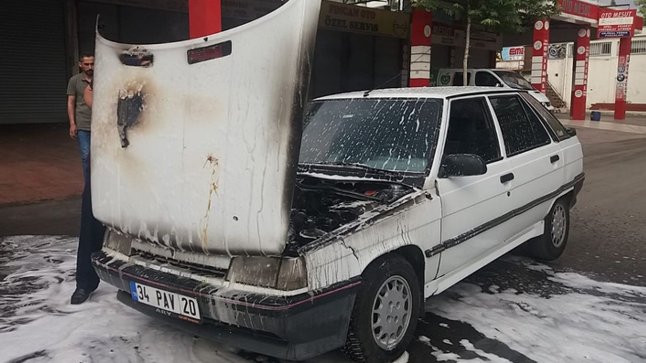 Kahramanmaraş'ta seyir halindeki araç alev alev yandı