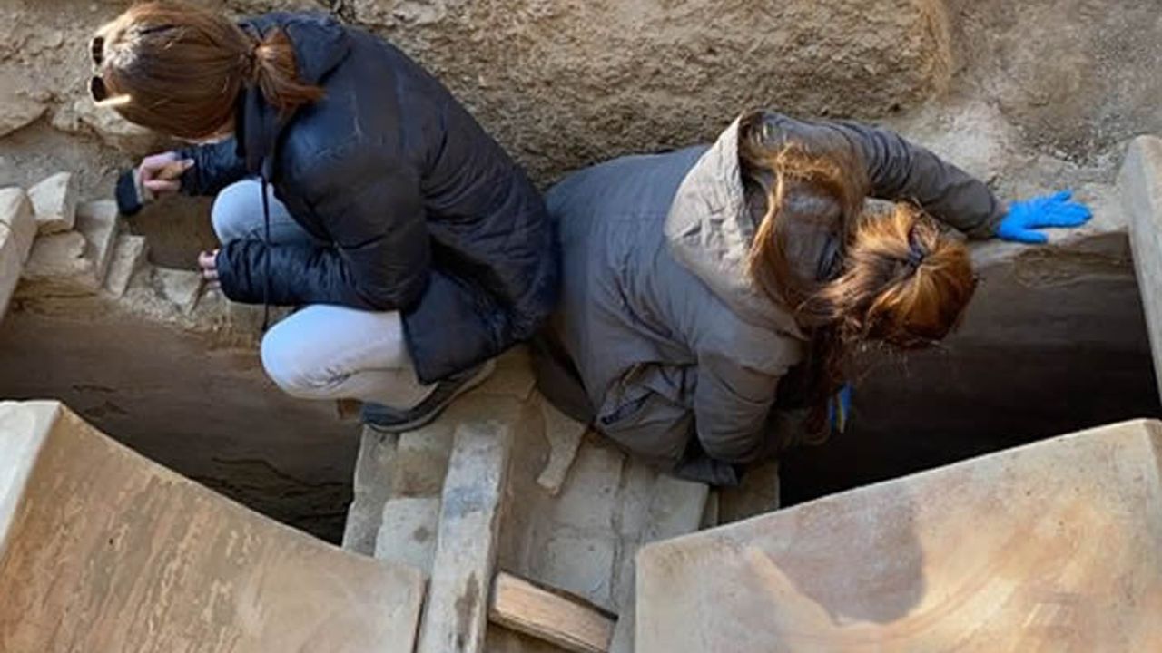 Arkeologlar mezarın üzerinde bulunan mesajı Türkçe'ye çevirince büyük bir şok yaşadı