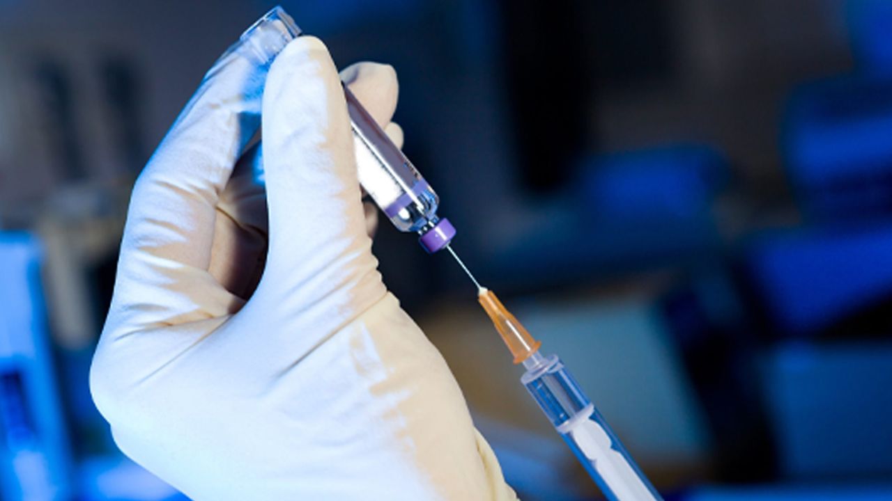 Kanada'da kamu çalışanları için iki doz aşı zorunlu oldu