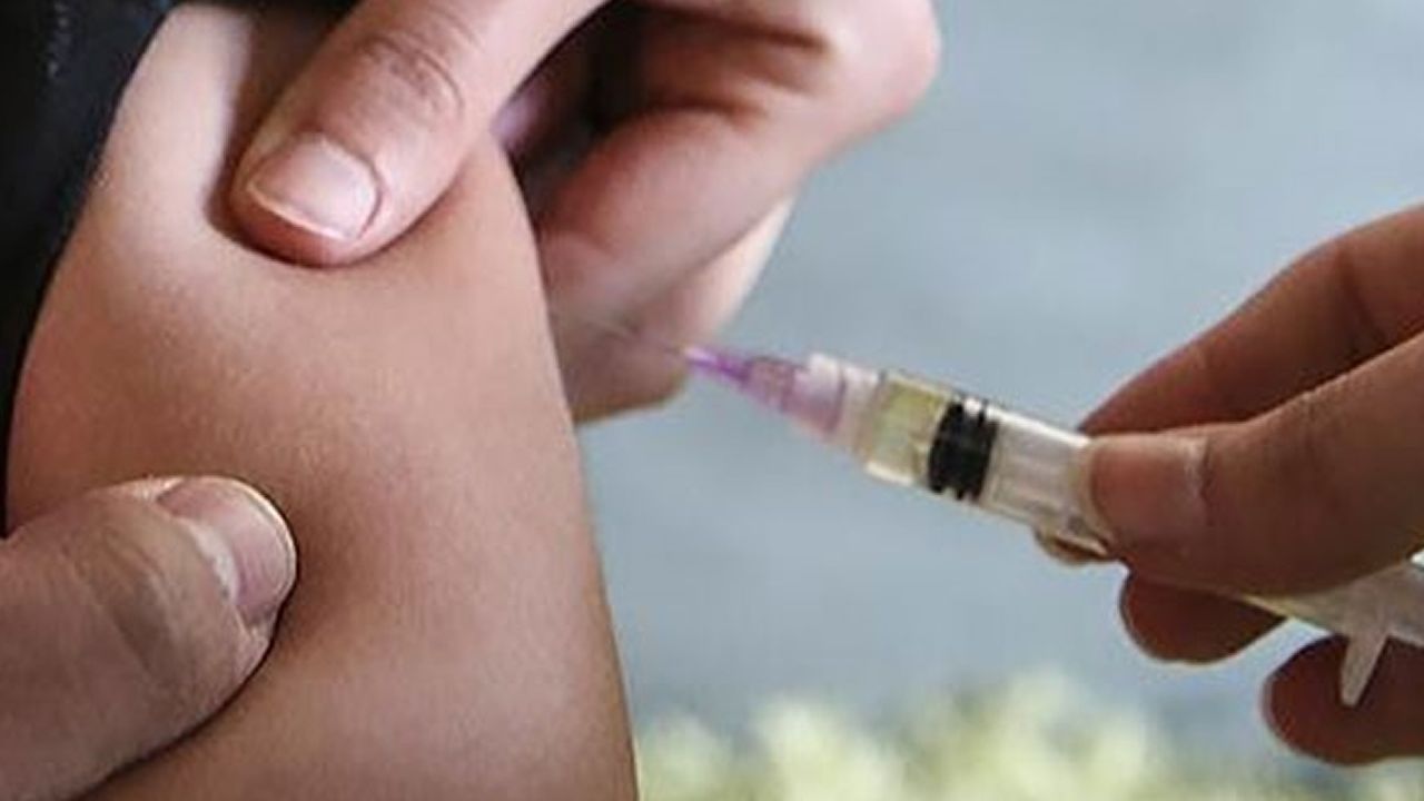'Bebeklere yanlışlıkla COVID-19 aşısı yapıldı' iddiasına soruşturma
