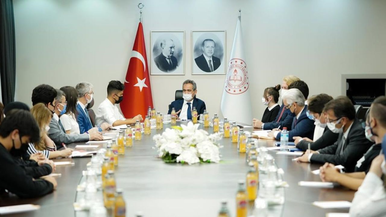 Milli Eğitim Bakanı Mahmut Özer, okullardaki devamlılık oranını açıkladı
