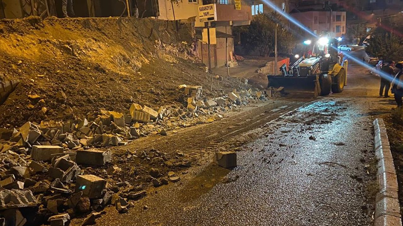 Kahramanmaraş'ta yağmur istinat duvarını çökertti