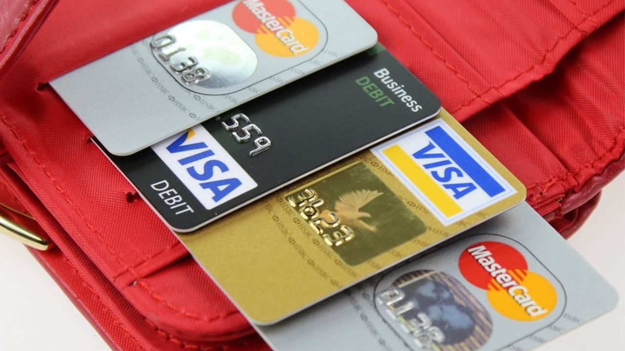 Milyonlarca kullanıcının ortak sorunu olan "kredi kartı" aidatları için emsal karar!