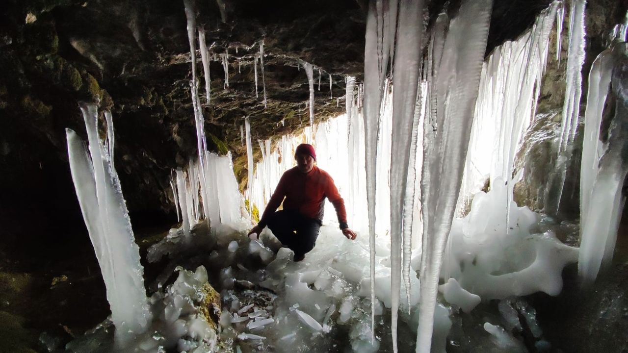 Kahramanmaraş'ta mağaralarda dev buz sarkıtları oluştu