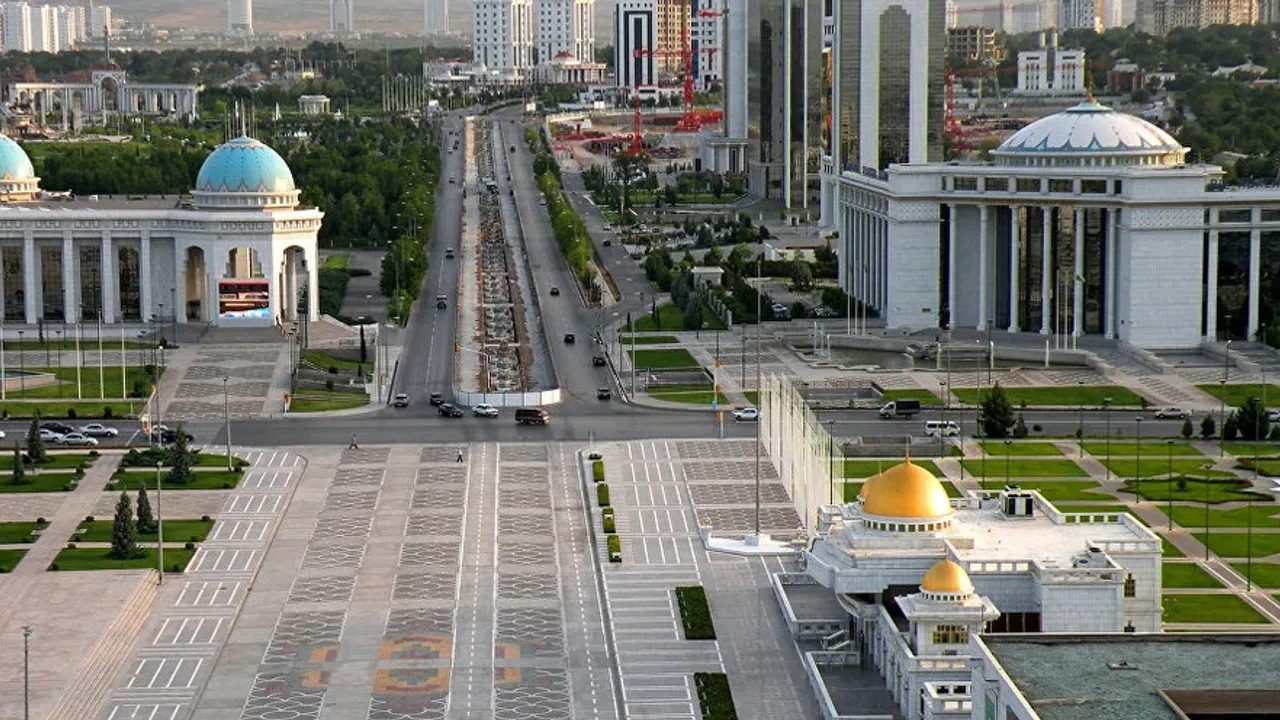 Türkmenistan'da 8 ve üzeri çocuğu alan herkese ev verilecek