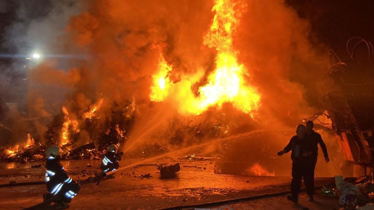 Konya'da hurdacılar sanayi sitesinde cehennem gibi yangın!