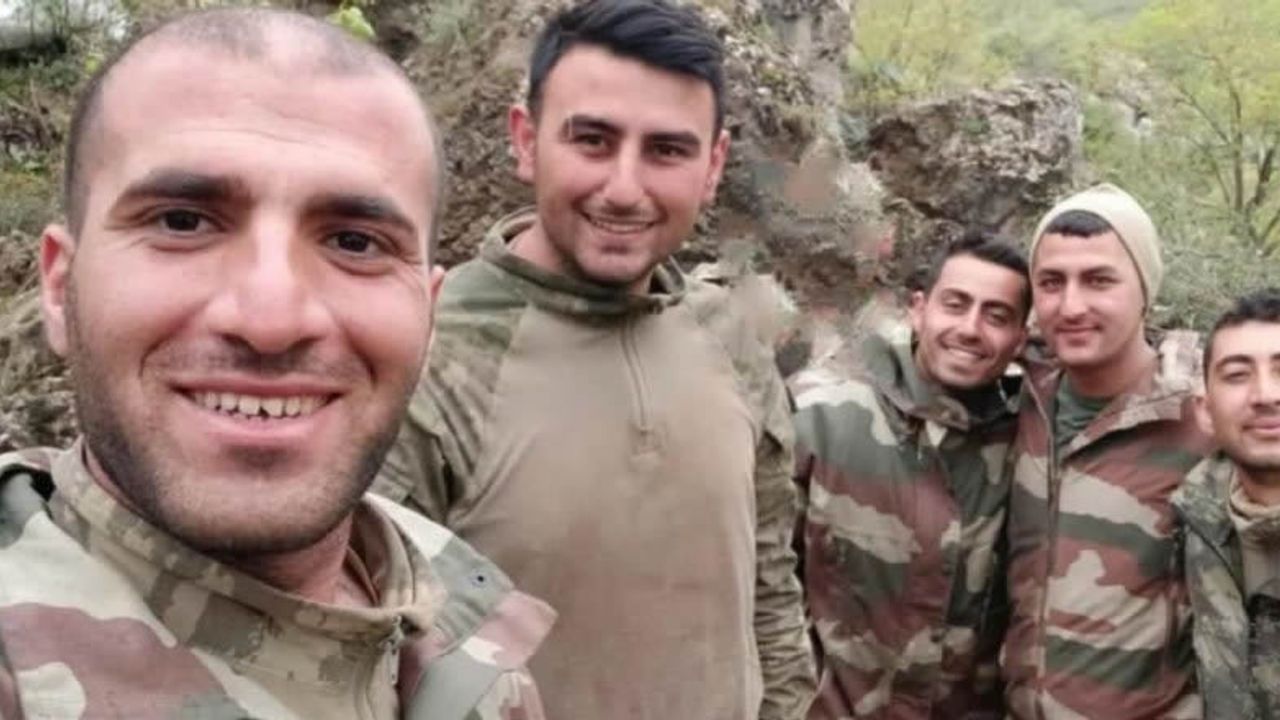 5 şehit askerimizin aynı Karede yer aldığı fotoğraf yürekleri burktu