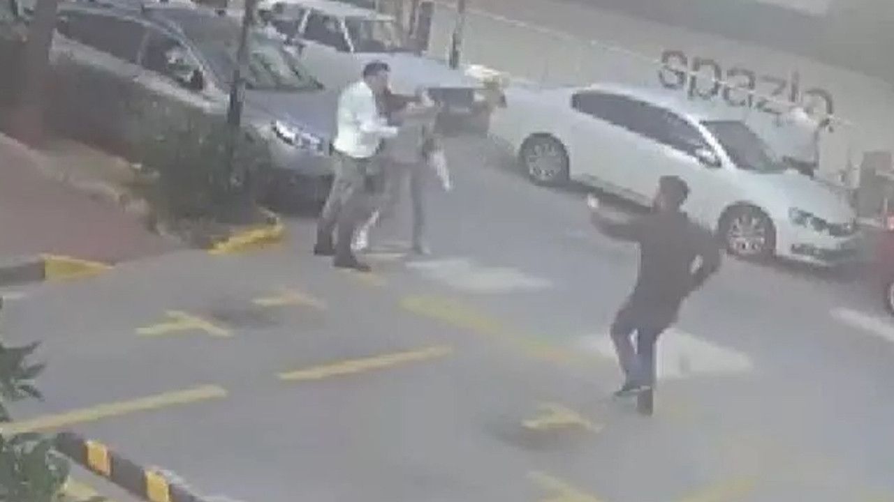 Şiddet gören kadını taksici kurtardı!