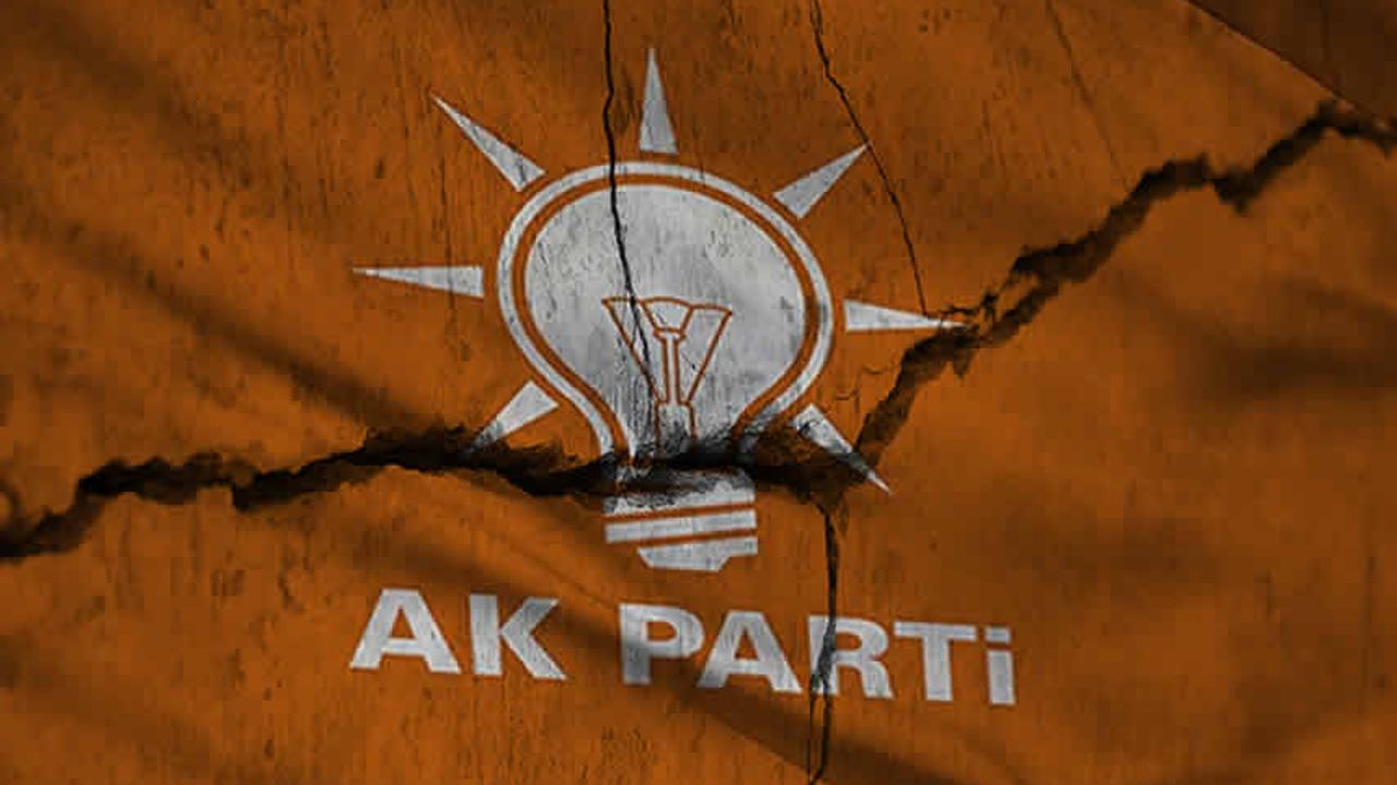 AK Parti'de istifa üstüne istifa! Deprem devam ediyor...