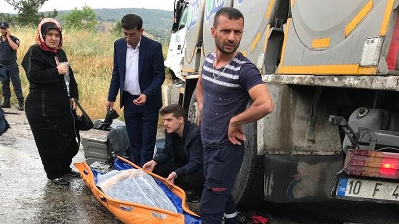 Balıkesir-Kütahya yolunda akılalmaz kaza: 6 ölü, 12 yaralı