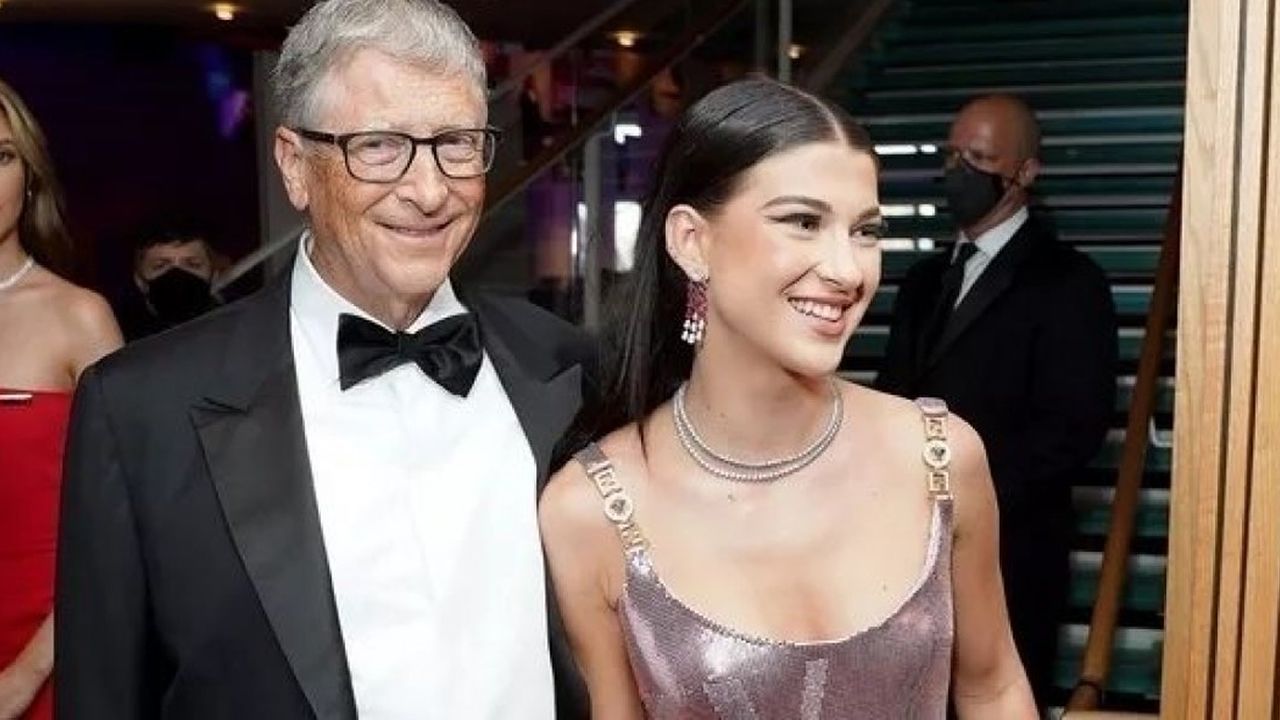 Bill Gates'in kızı lüks yatı ile Bodrum'da