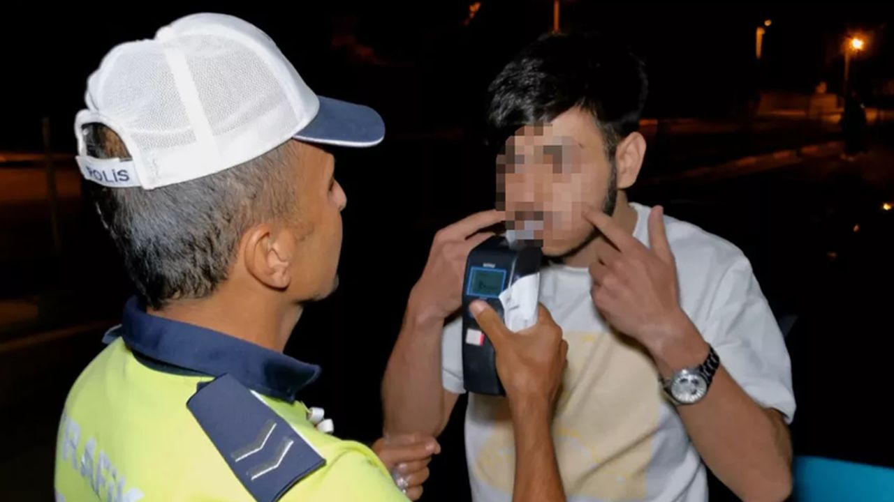 Alkollü sürücü ile polisin ilginç diyaloğu: Yanaklarını göstererek "dudaklarım" dedi