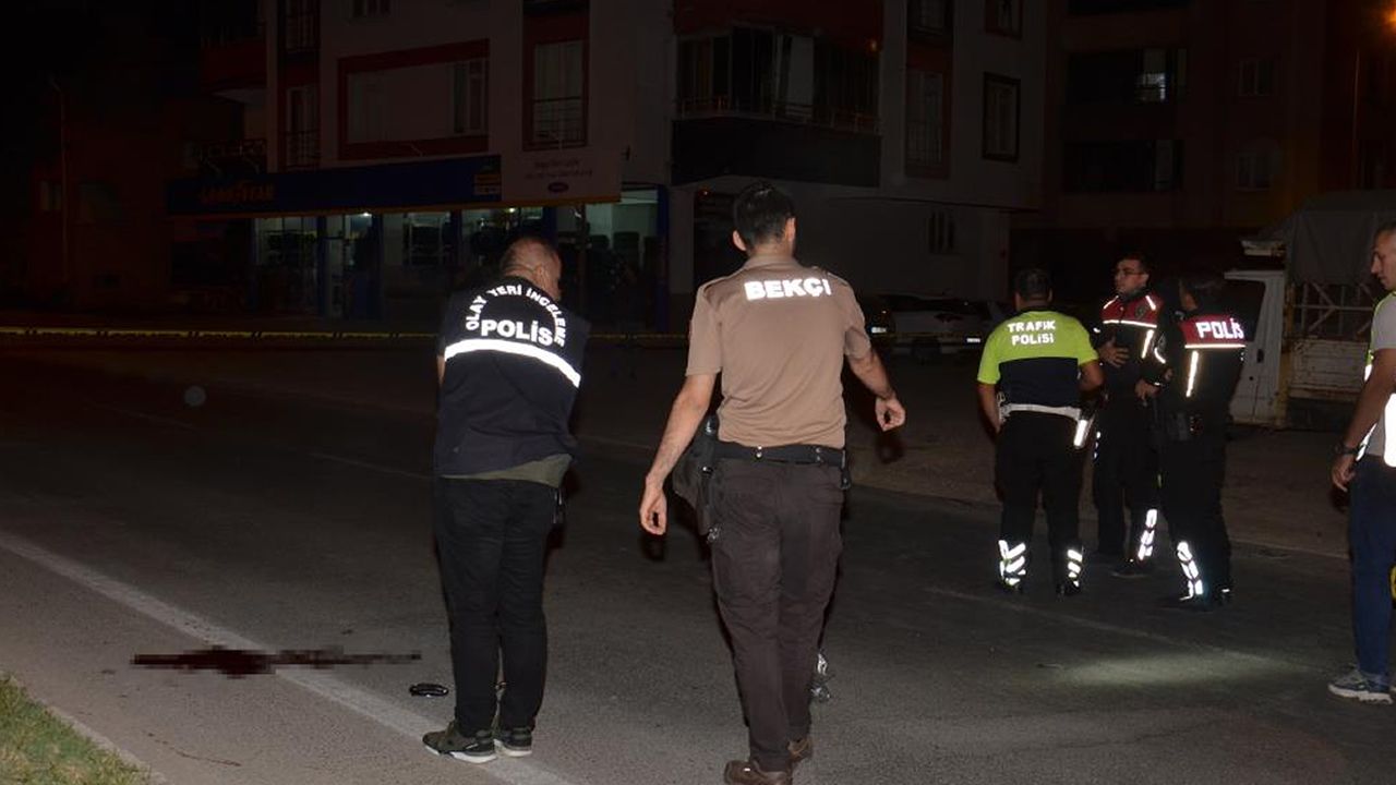 Kahramanmaraş'ta yolun karşısına geçmek isteyen 2 kardeş ağır yaralandı!