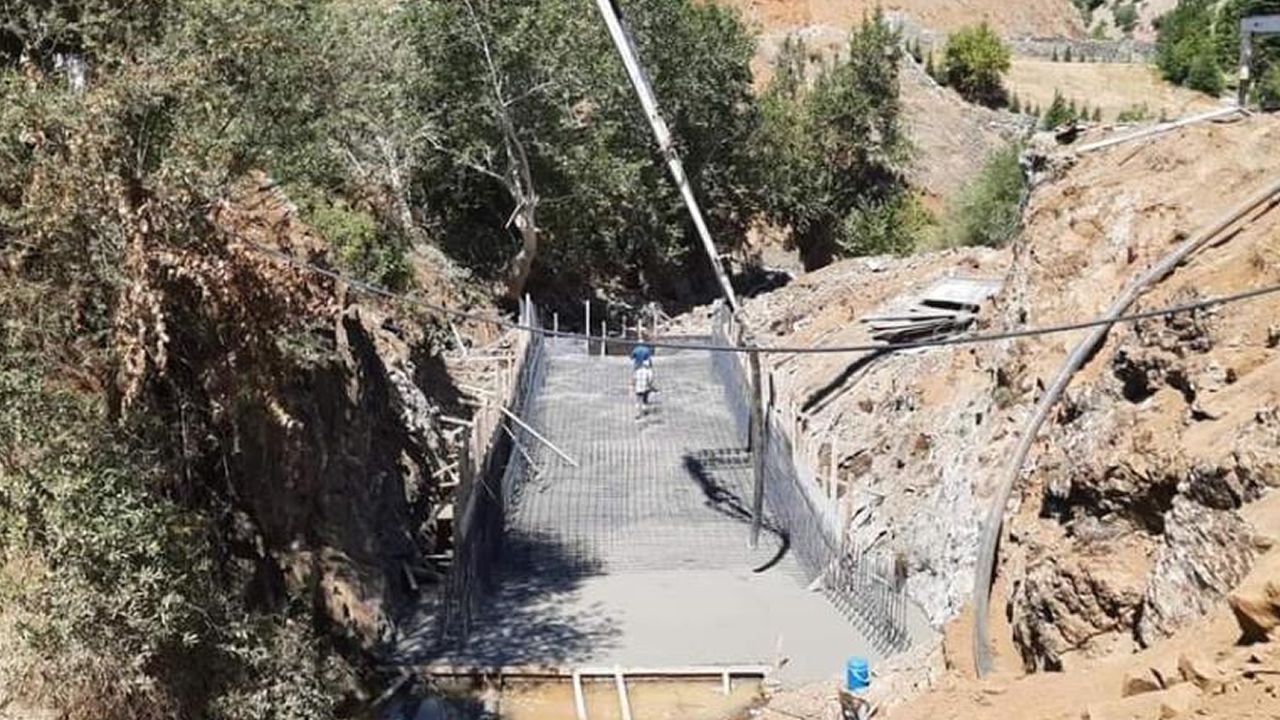 Kahramanmaraş'ta köprü inşaatında akılalmaz ölüm! Karnına demir çubuk saplandı