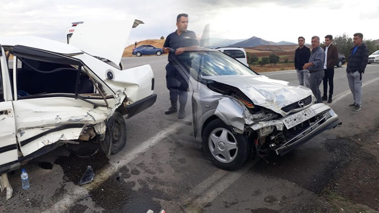 Kahramanmaraş'ta iki araç çarpıştı: 8 yaralı