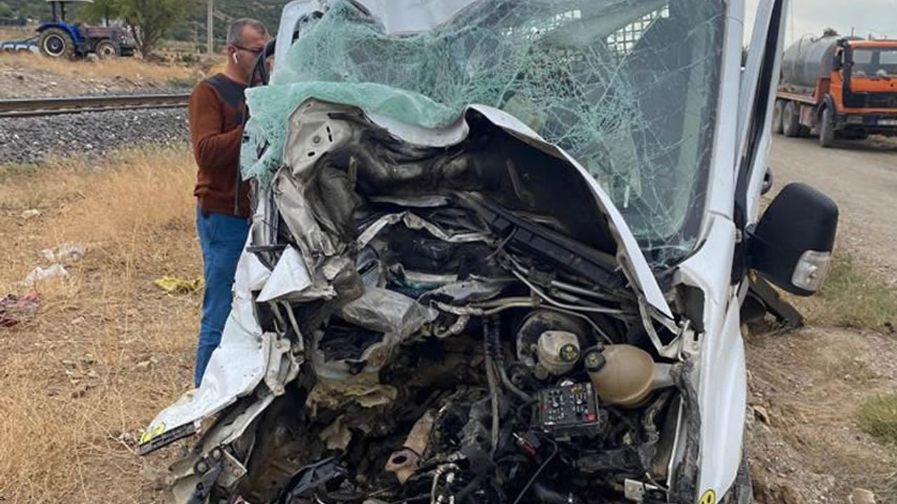 Kahramanmaraş’ta tren kamyonu biçti: Feci kazada 1 kişi öldü!
