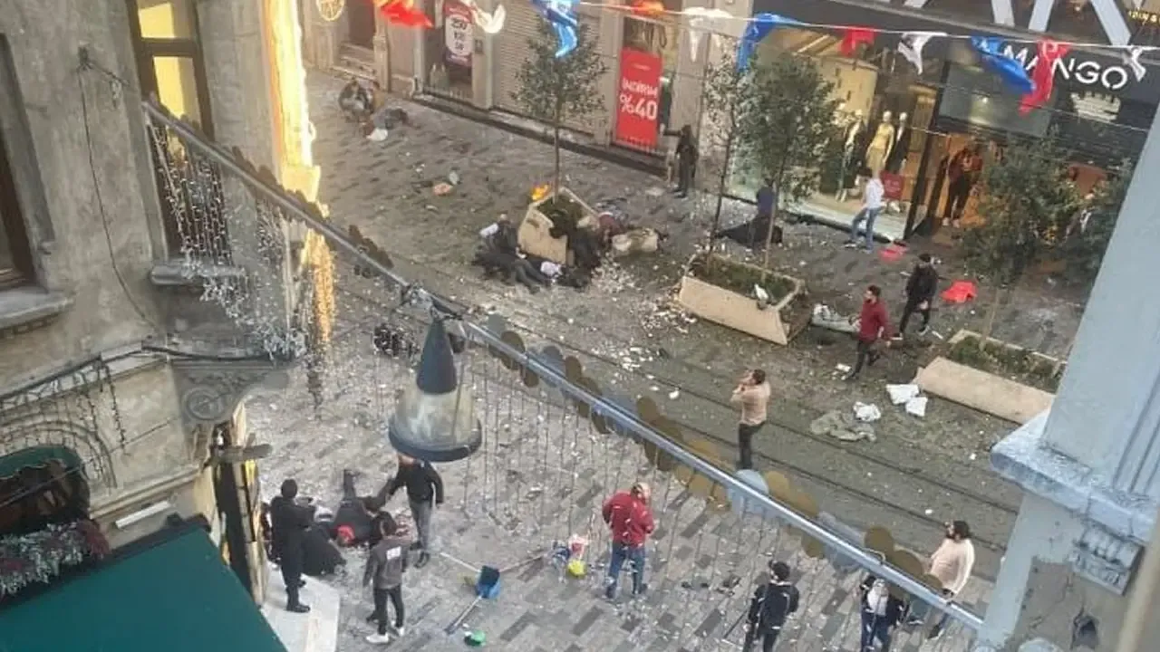 Taksim'de korkunç patlama! Yer gök sarsıldı; Çok sayıda yaralı var