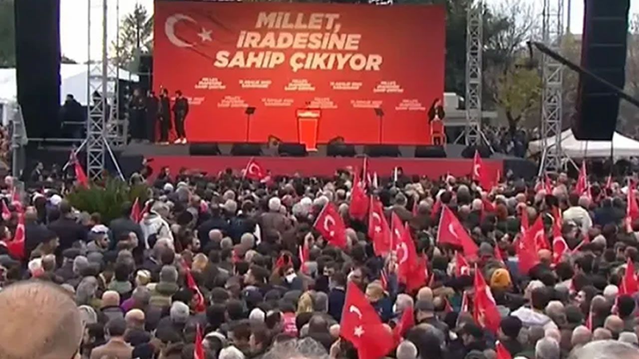 Binlerce İstanbullu İmamoğlu'na destek için Saraçhane'ye akın etti