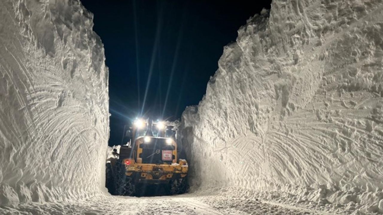 Yüksekova'da 6 metreyi geçen kar tünelleri şaşırtıyor!