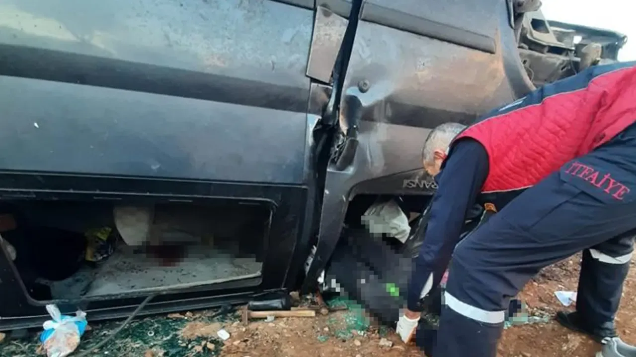Mardin'de minibüs devrildi: Çok sayıda ölü ve yaralı var