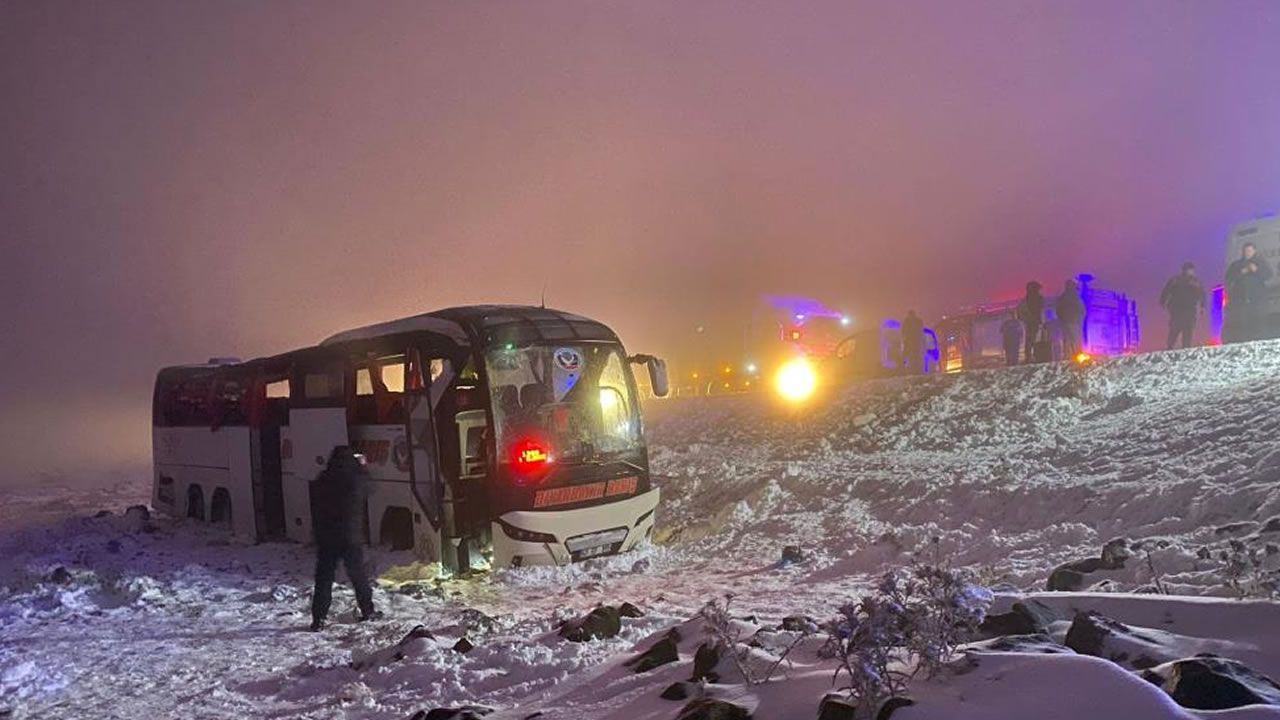 Diyarbakır’da yolcu otobüsü devrildi: 4’ü ağır 30 kişi yaralandı