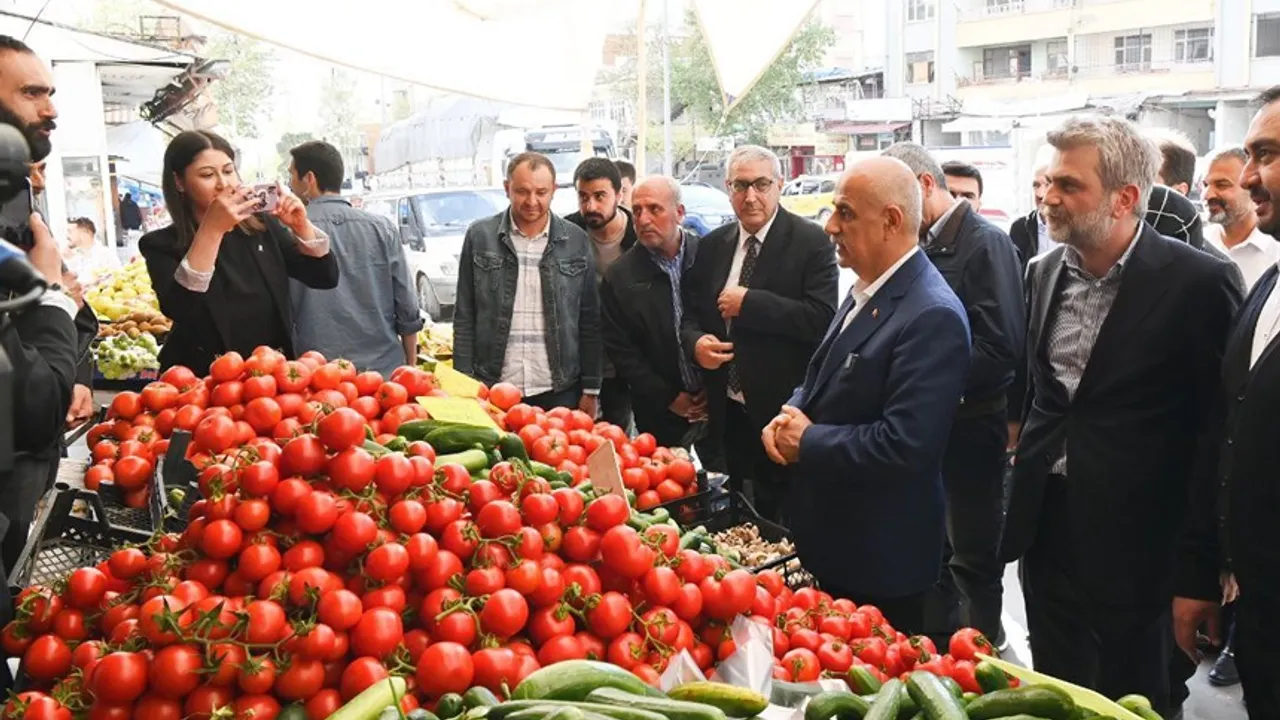 Bakan Kirişçi ve Başkan Görgel’den Pazarcık esnafına ziyaret