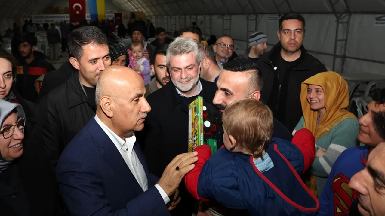 Bakan Kirişçi ve Başkan Görgel iftarda vatandaşlarla buluştu