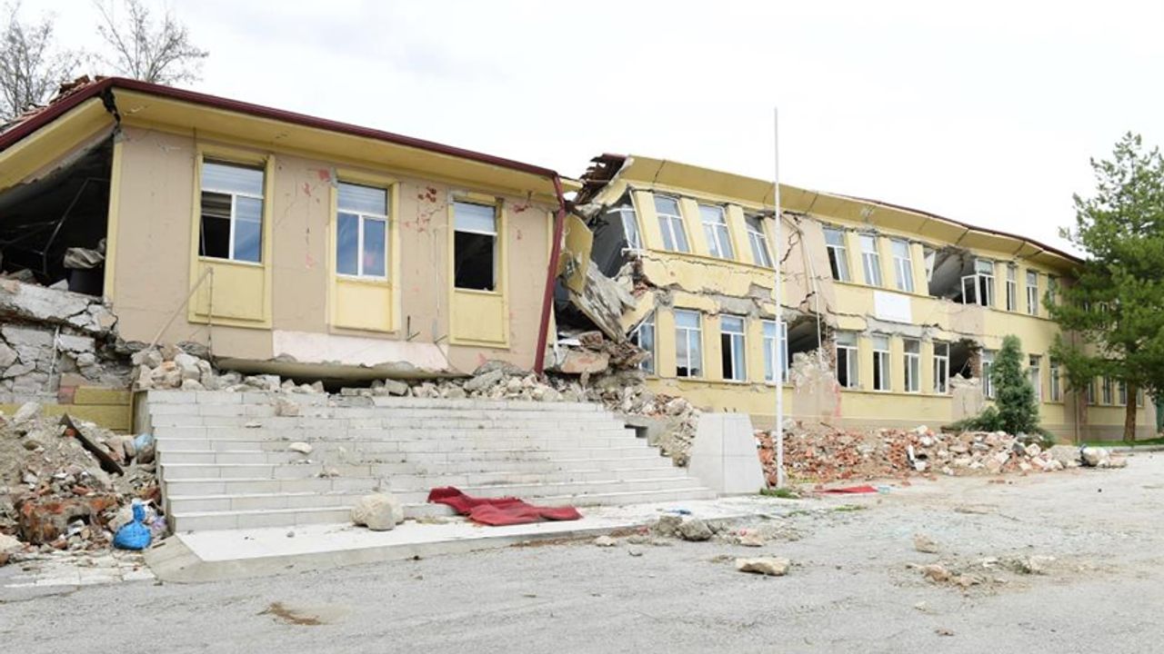 'Asrın Felaketi'nde yan yatan bina müze yapılacak