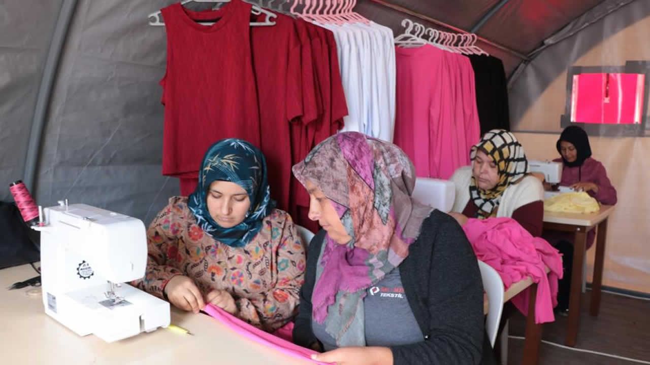 Kahramanmaraş'ta çadırda dikiş atölyeleri depremzedelere yeni gelir kapısı oldu