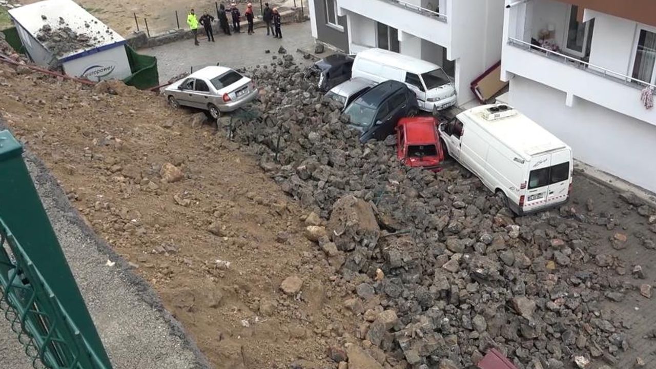 Kahramanmaraş'ta depremden etkilenmeyen istinat duvarı yağmurda çöktü!