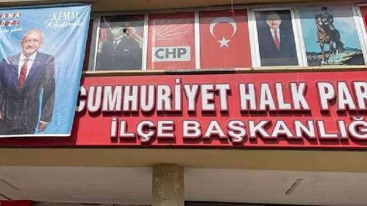 CHP binasına saldırı taşlı saldırı! Atatürk resmini yırttılar