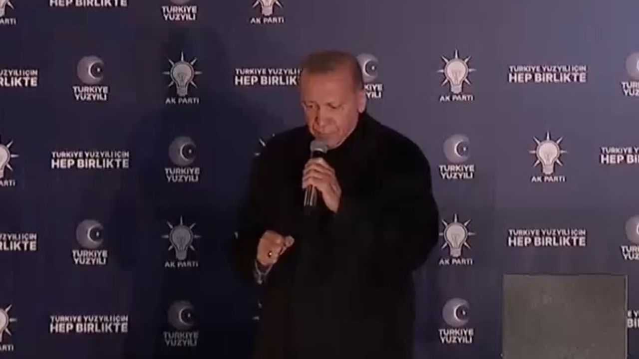 Cumhurbaşkanı Erdoğan'dan balkon konuşması: Açık ara öndeyiz...