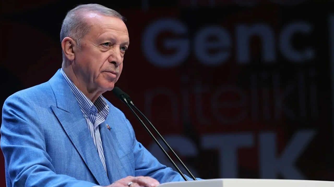 Erdoğan: ''Sözde sanatçı diye geçinen müsveddeler...''