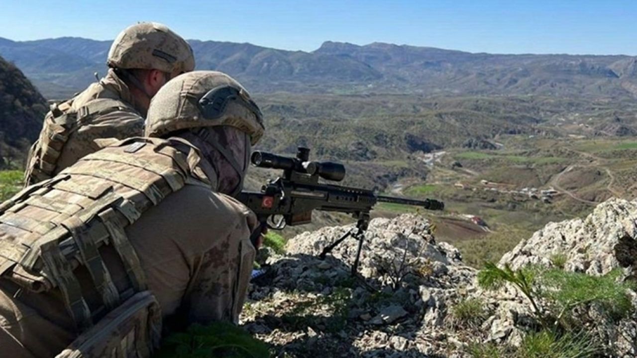 Taciz ateşi açan 12 PKK/YPG’li terörist etkisiz hale getirildi!