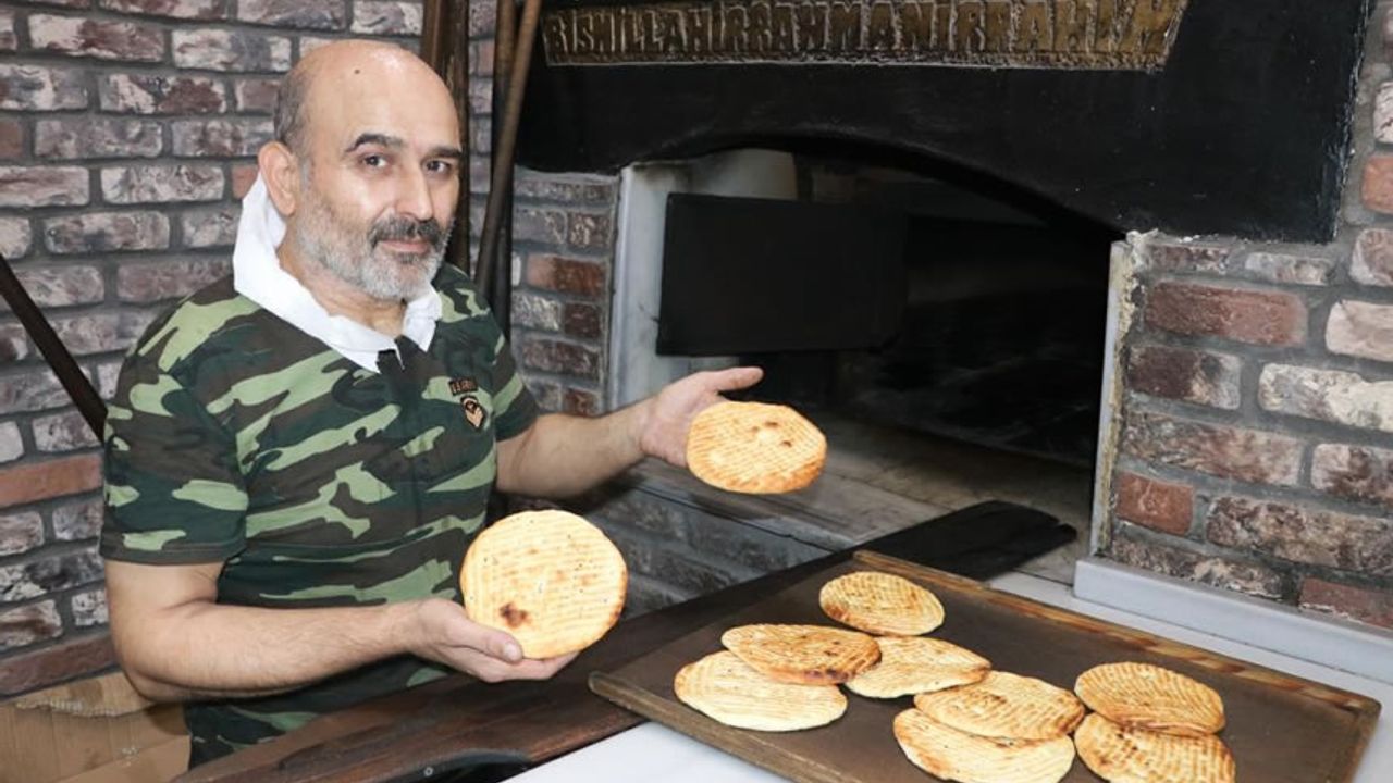 Kahramanmaraş'ta çörek ustasının sıcakla imtihanı