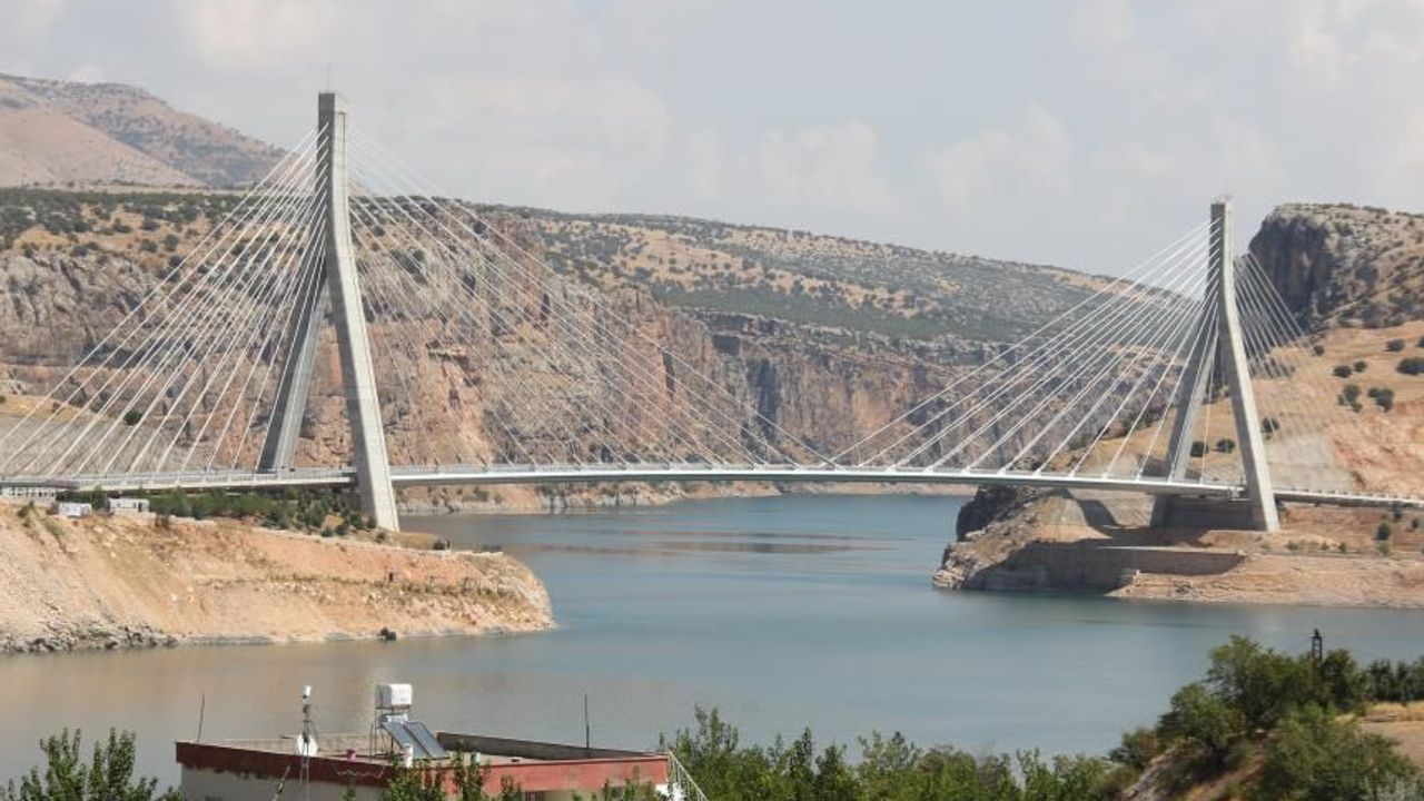 Nissibi Köprüsü’nden deprem sonrası 400 bin araç geçti