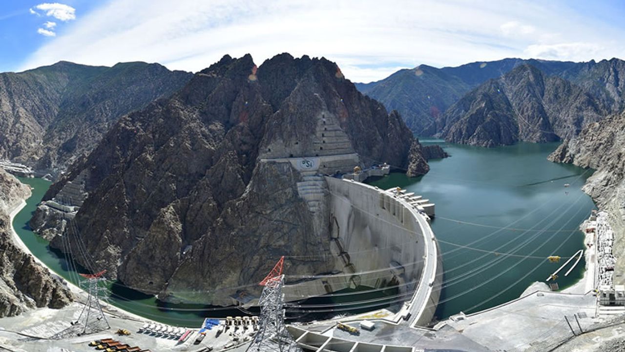 Yusufeli Barajı’nda türbinler elektrik test üretimi için dönmeye başladı! 6 milyar lira değer katması bekleniyor