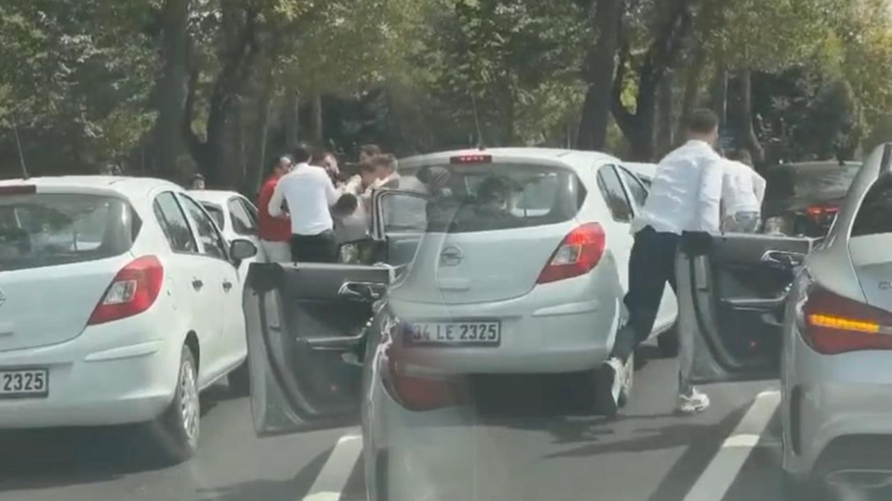 Konvoycular trafiği yavaşlattı, tepki gösteren vatandaş darp edildi