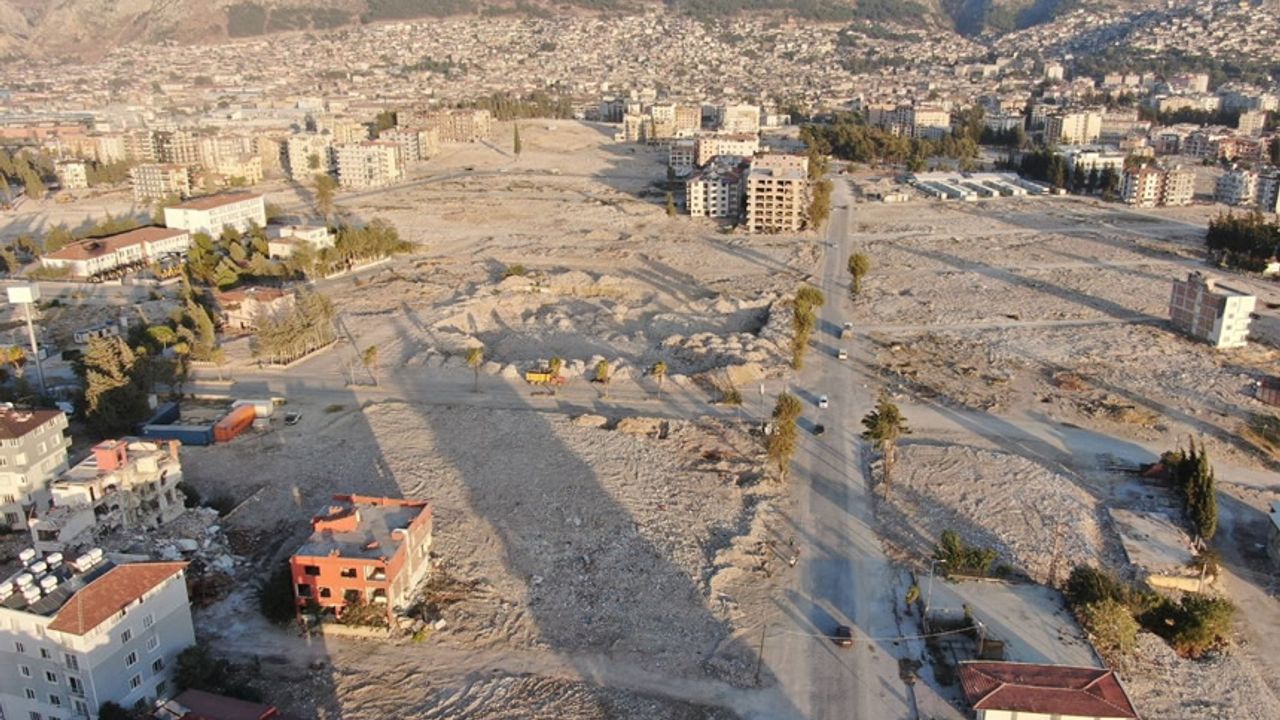 Tanınmaz hale gelen Hatay’da 46 bin 600 binanın enkazı kaldırıldı