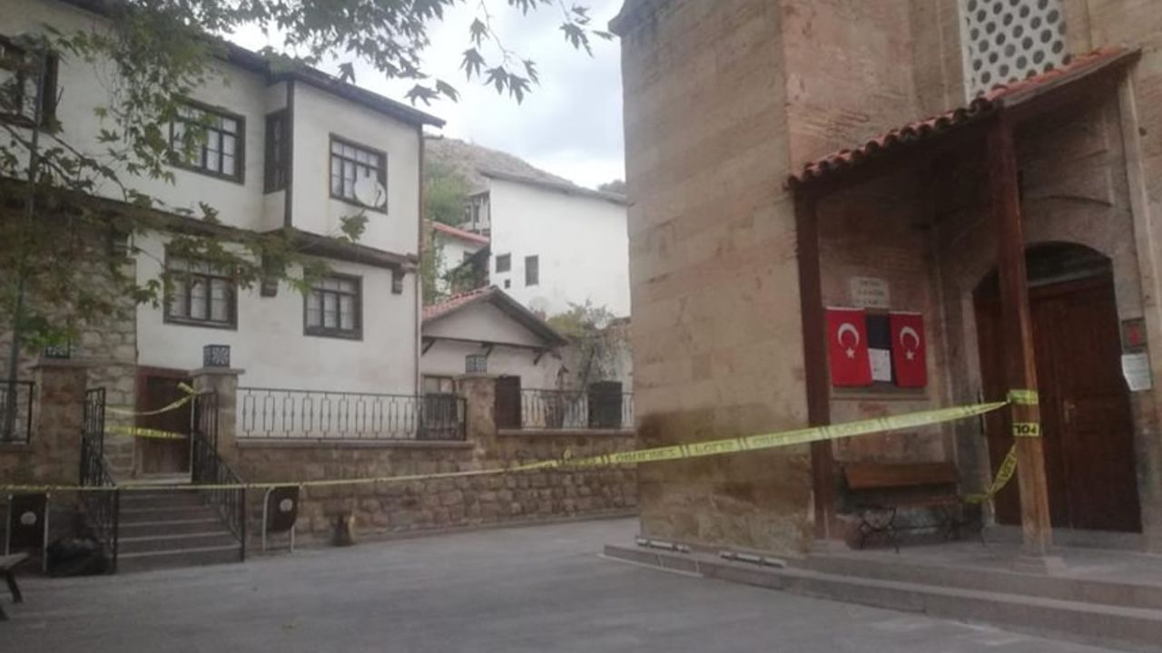 Akılalmaz olay! Ankara'da cami avlusunda bıçaklandı