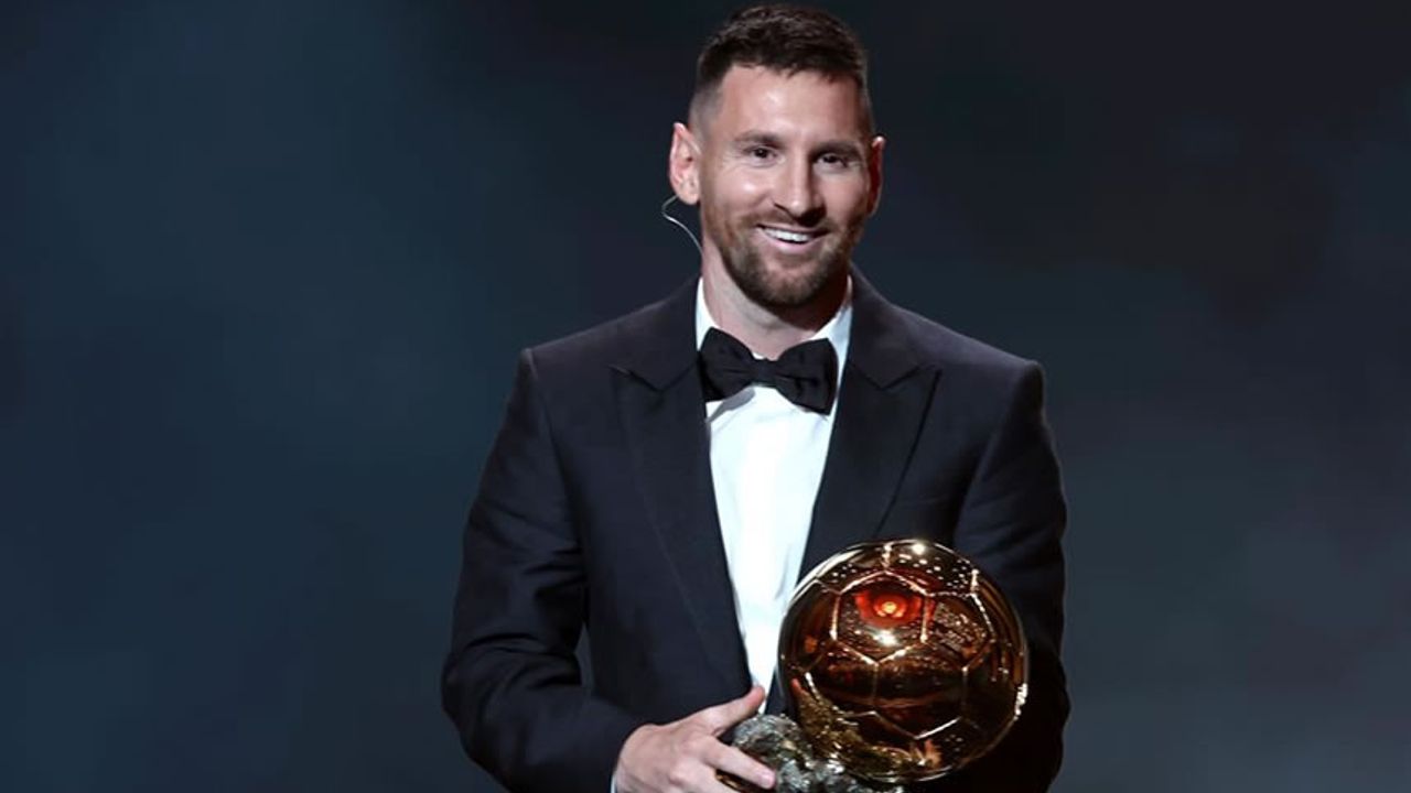 Yılın en iyi oyuncusu Lionel Messi oldu! 8. altın topunu aldı