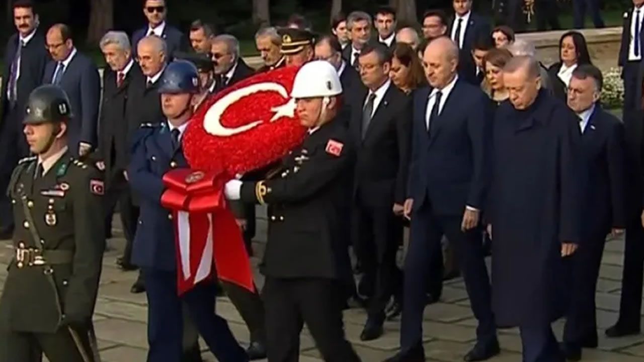 Devletin zirvesi Atatürk'ün huzurunda! Erdoğan Anıtkabir Özel Defteri'ne ne yazdı?