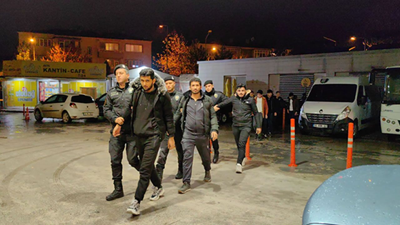 Türkiye'ye kaçak giren 28 Suriyeli Bursa'da yakalandı