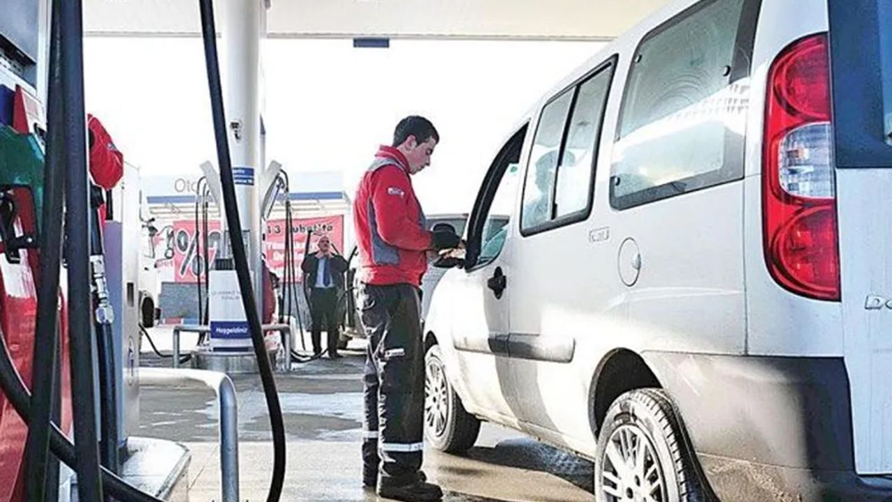 Türkiye'de Yakıt ve Tütün Ürünlerine Büyük Zam: Benzin Litresi 2 Lira 18 Kuruş Artacak...