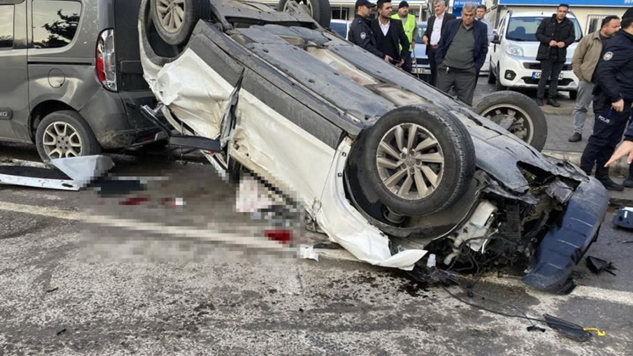 Kahramanmaraş'ta yayaya çarpmamak için manevra yapan otomobil takla attı: 1 ölü, 2 yaralı