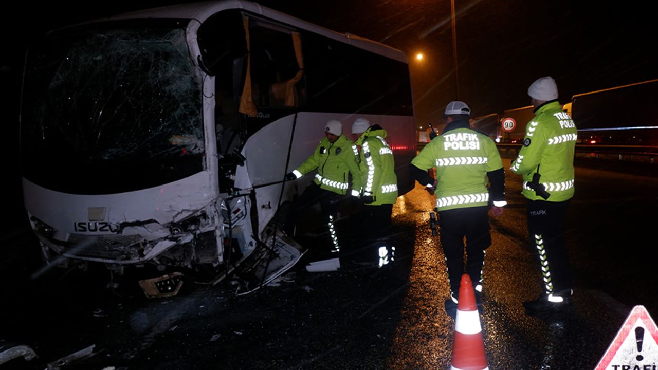 Edirne'de polis servisi aracı ile otobüs çarpıştı! 10’u polis 11 yaralı