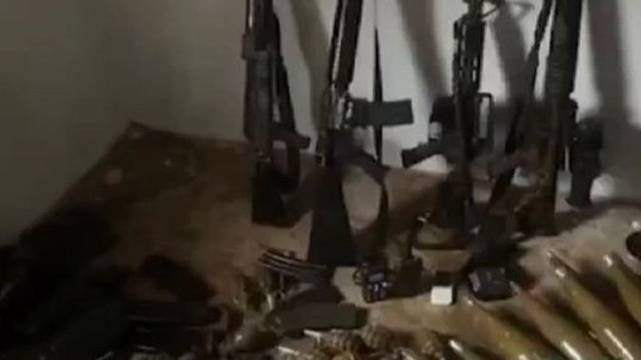 Zeytin Dalı bölgesinde çok sayıda silah ve mühimmat ele geçirildi