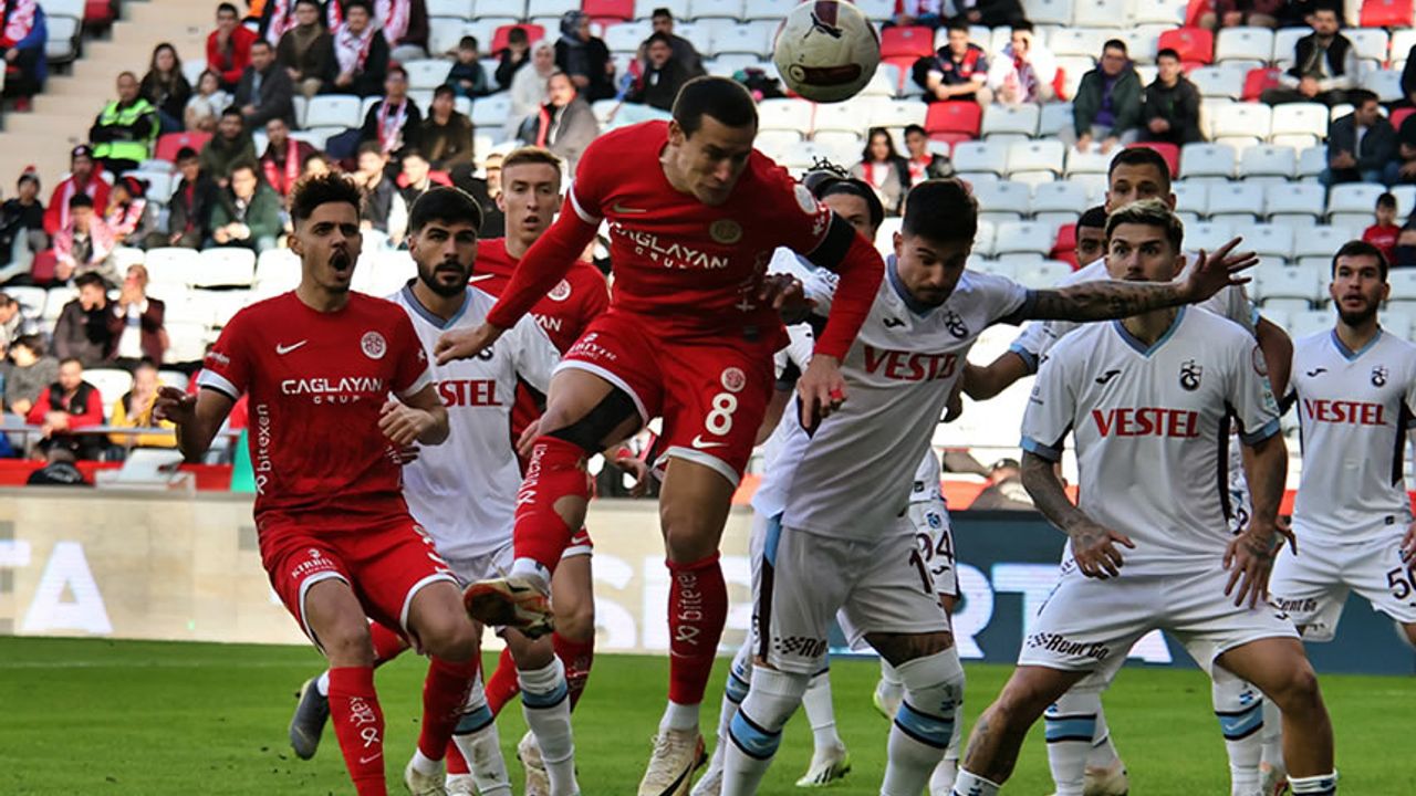 Trabzon, Antalya'da 2 puan bıraktı! Yenilmezlik serisini 6 maça çıkardı
