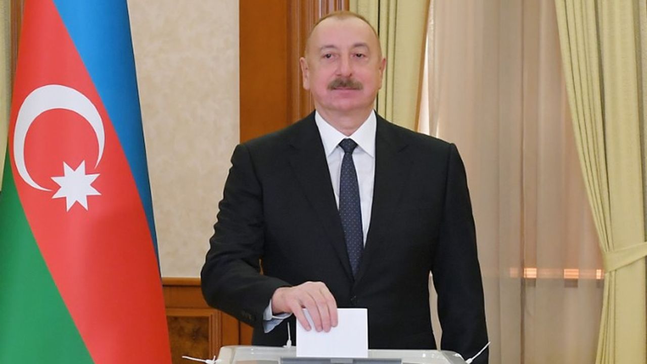 Azerbaycan Cumhurbaşkanı Aliyev, oyunu işgalden kurtarılan Hankendi’de kullandı
